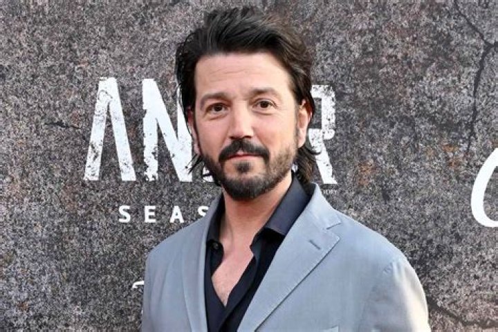 Diego Luna Rouses a Rebel Television Academy