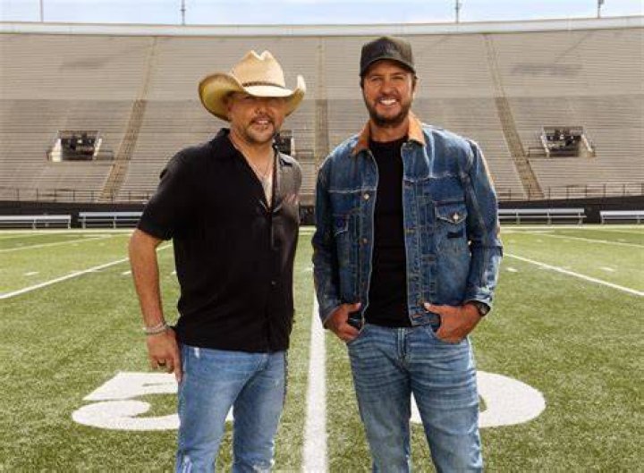 Luke Bryan and Jason Aldean Party In the Caribbean On New Year's Eve