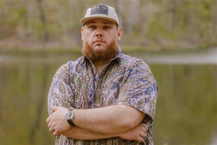 Luke Combs Puts an Old Breakup On Ice in 'Cold As You' Video Sounds
