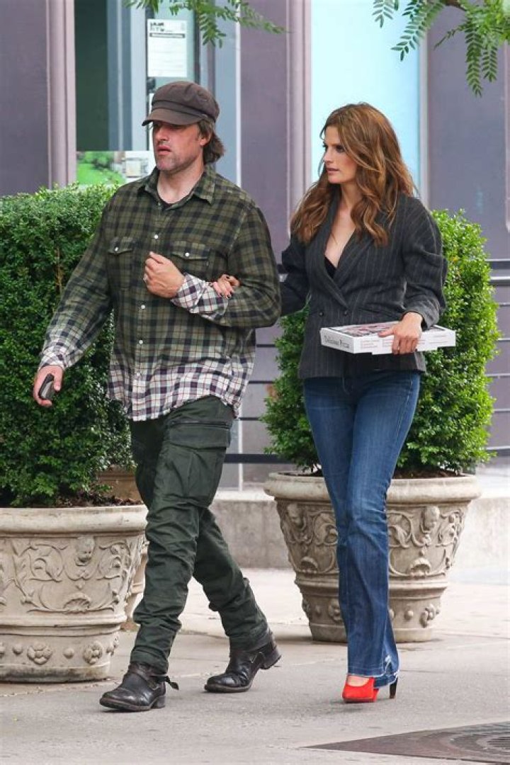 stana katic steps out for pizza with husband kris brkljac in new york