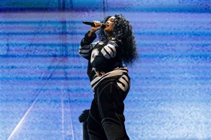 SZA, "Shirt" The Best Beauty Looks from the Viral Music Video
